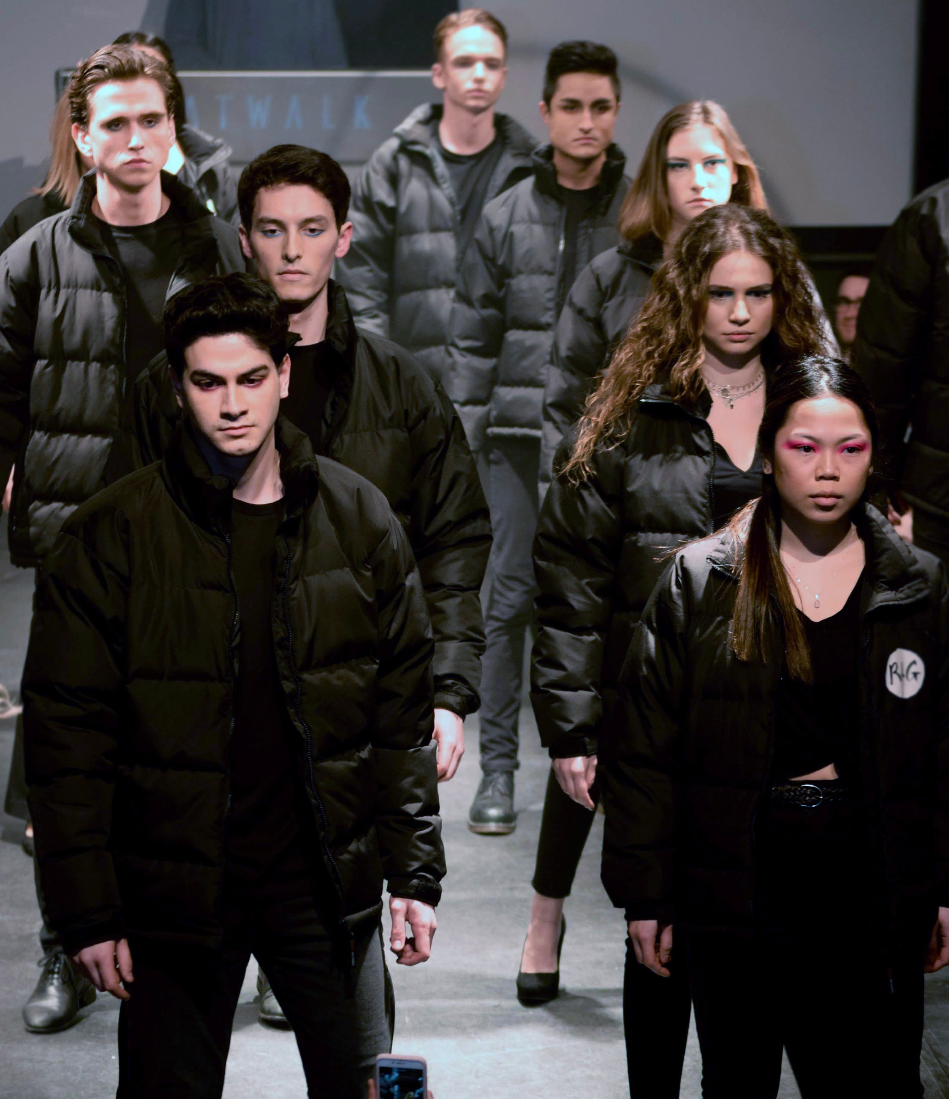 CATWALK19 — photograph 4 of 34