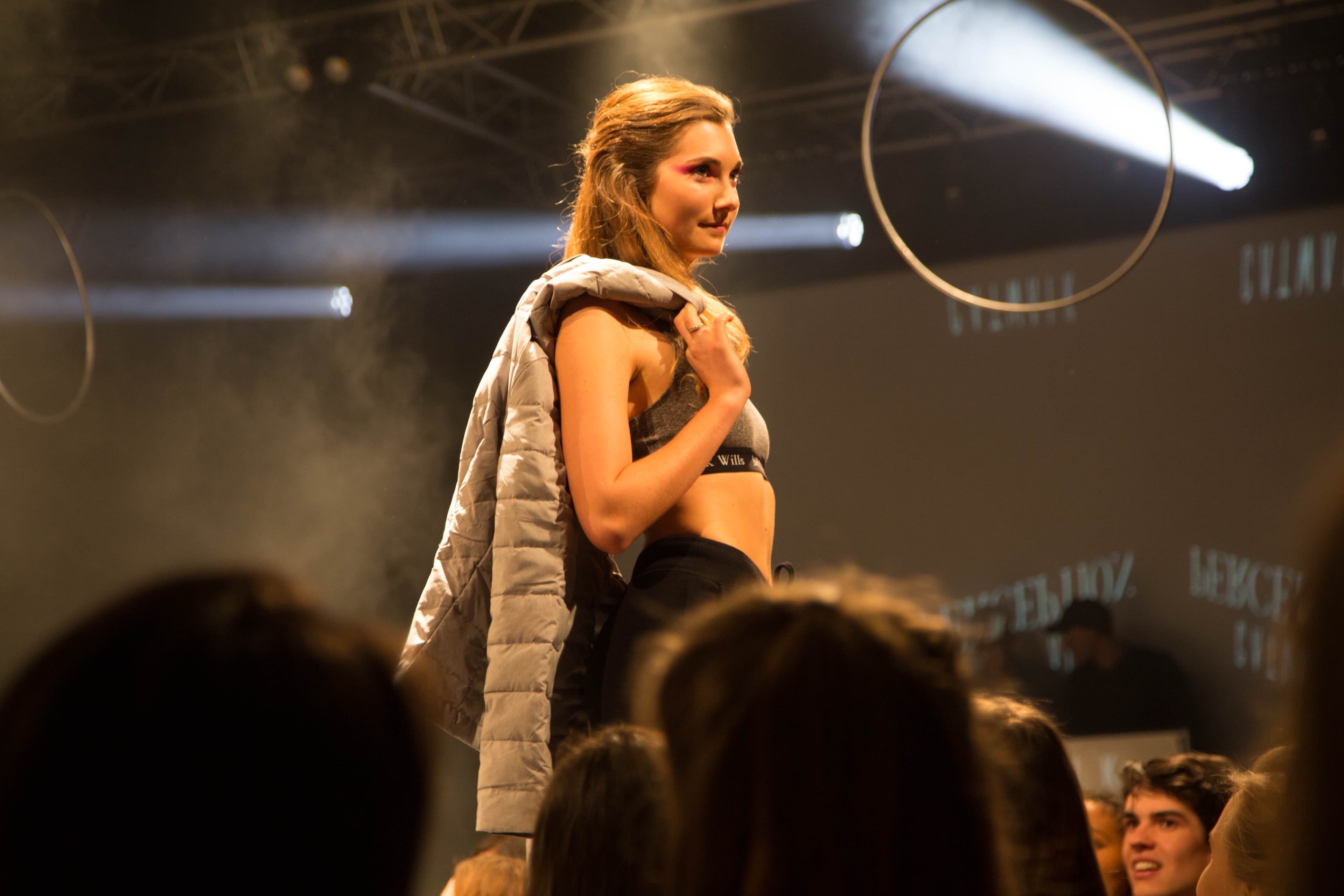 CATWALK19 — photograph 8 of 34