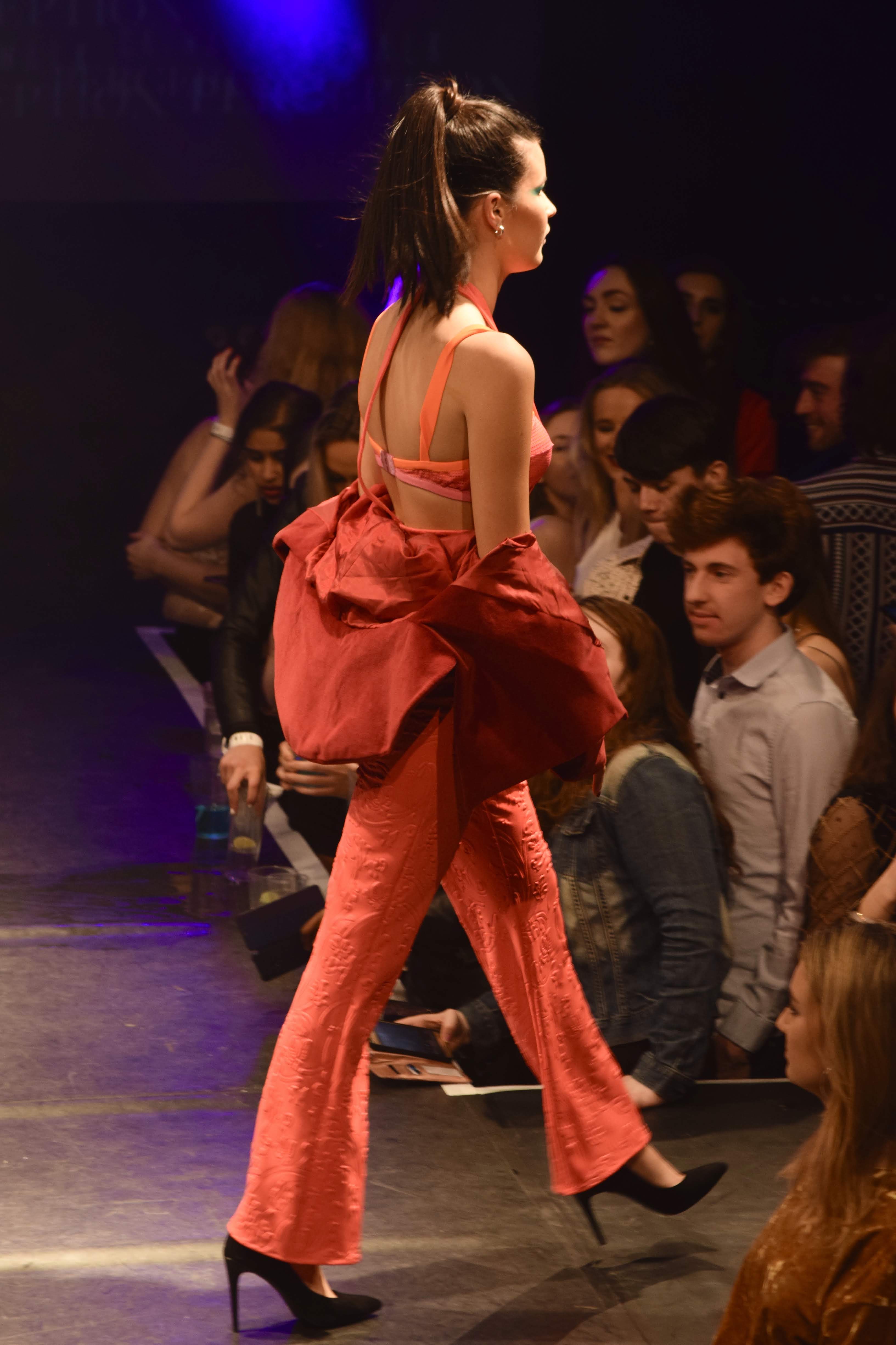 CATWALK19 — photograph 28 of 34