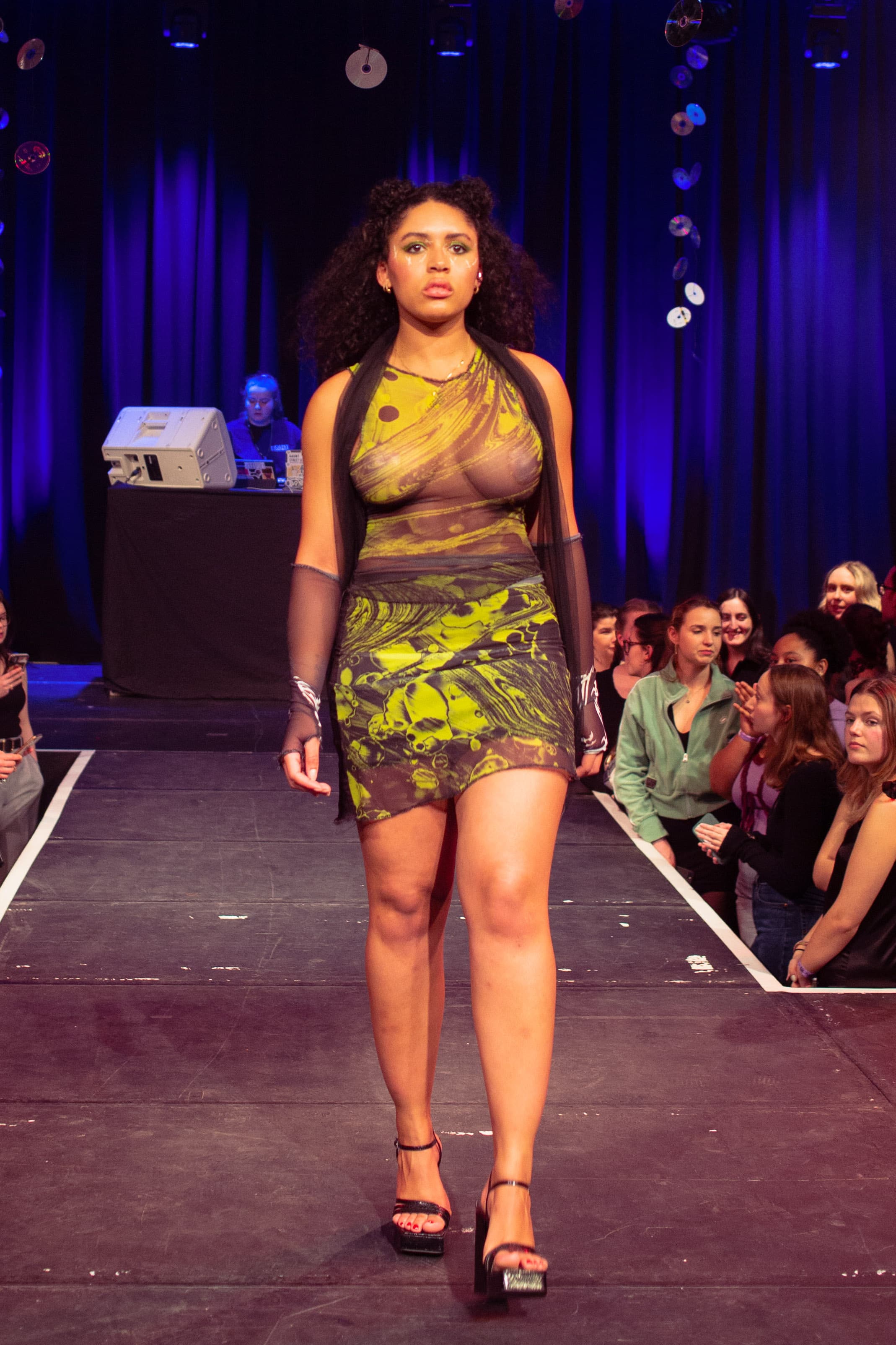 CATWALK24 — photograph 18 of 345