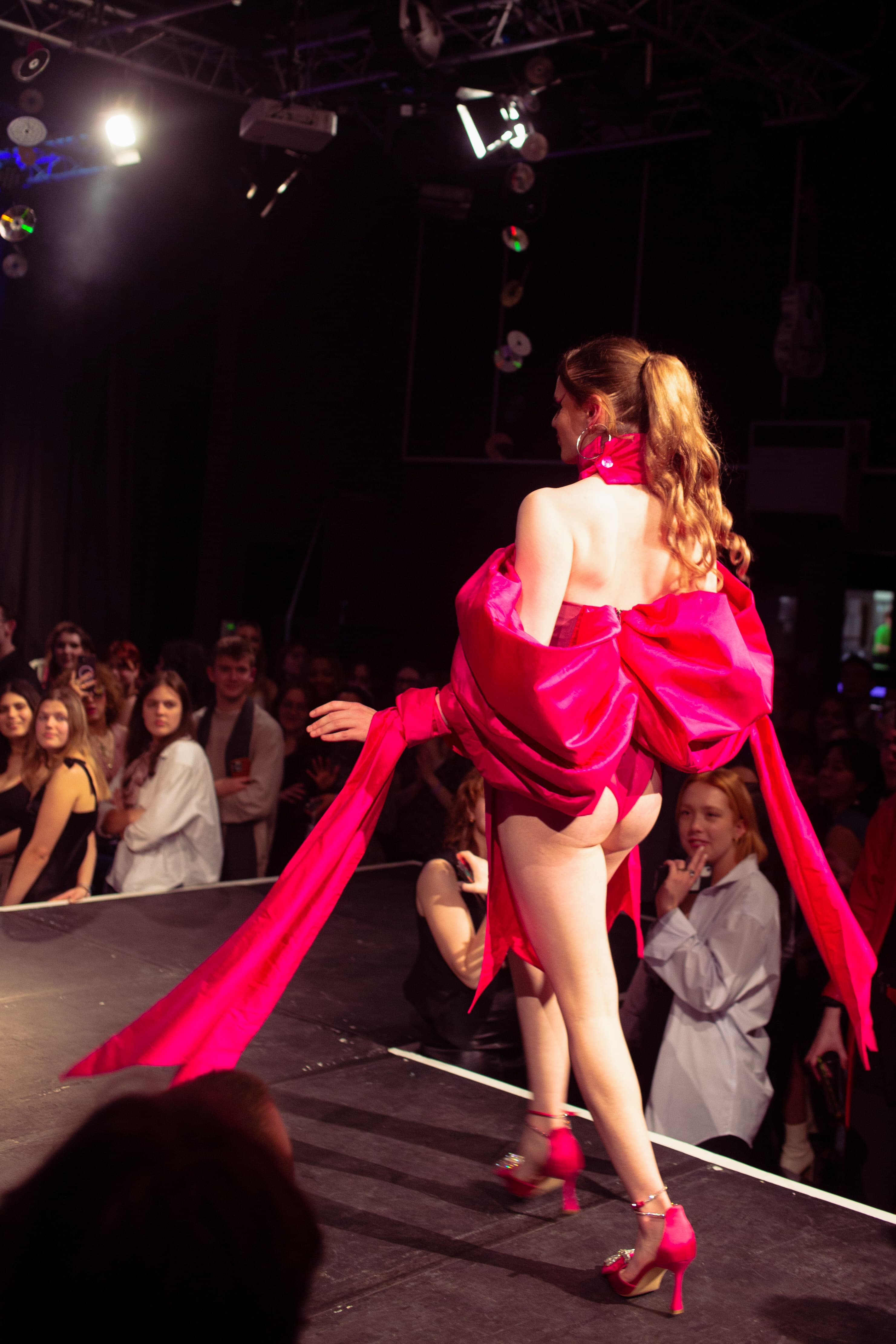 CATWALK24 — photograph 91 of 345