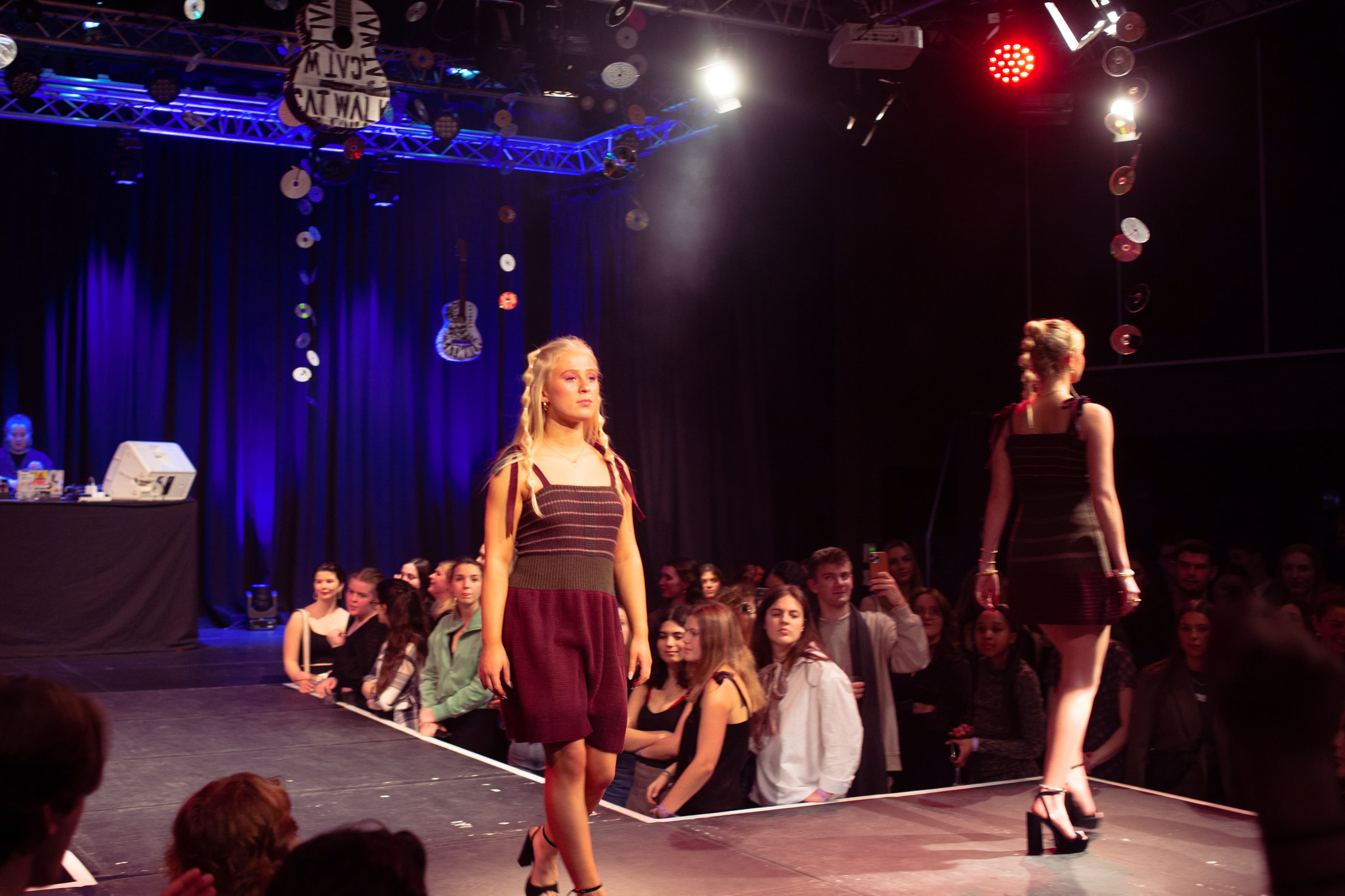 CATWALK24 — photograph 285 of 345