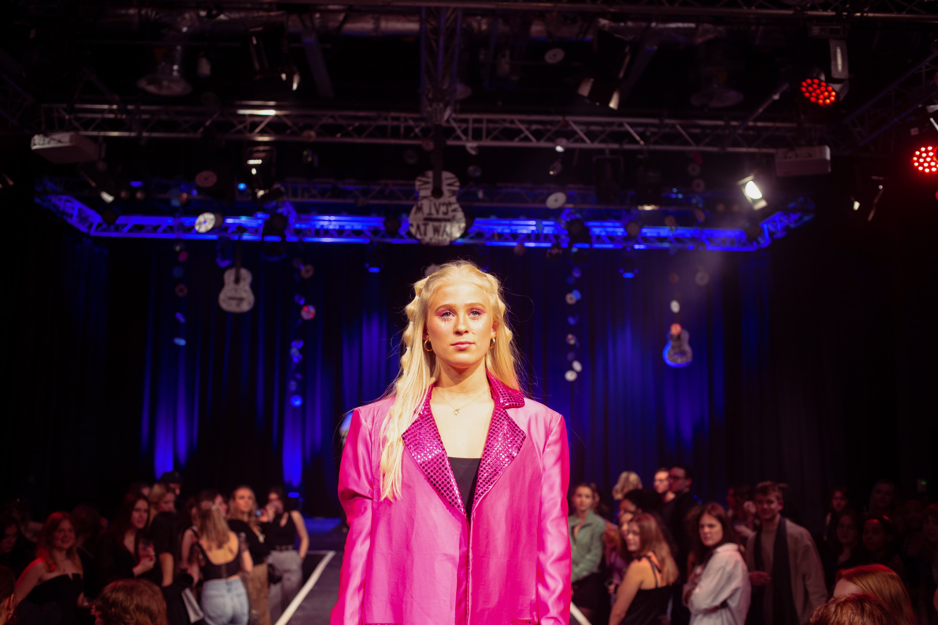 CATWALK24 — photograph 289 of 345